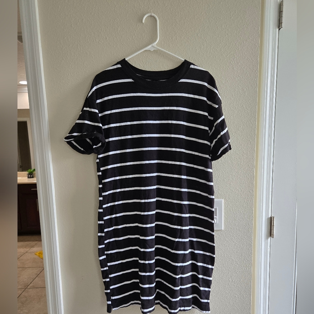 Time And Tru Black and White Striped Short Sleeve T-Shirt Dress EUC